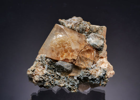 TOPAZ with QUARTZ, STILBITE-Ca and Feldspar