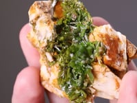BARYTE   on  PYROMORPHITE