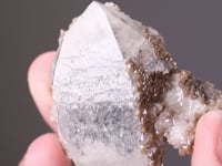 SCHEELITE   on QUARTZ