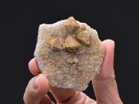 FLUORITE   on QUARTZ