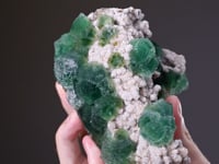 FLUORITE   on QUARTZ