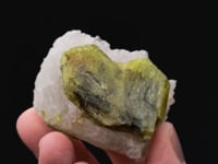 CHRYSOBERYL   on QUARTZ